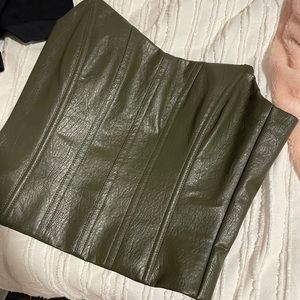 Dark green tiger mist top